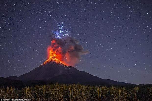 Извержение вулкана Колима на западе Мексики. вулкан, извержение