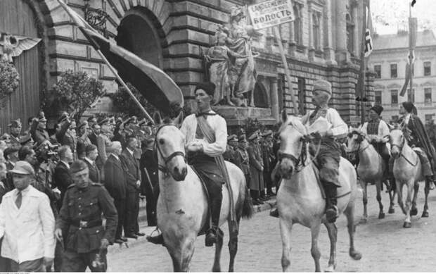 встреча немецких войск во Львове, 1941 год