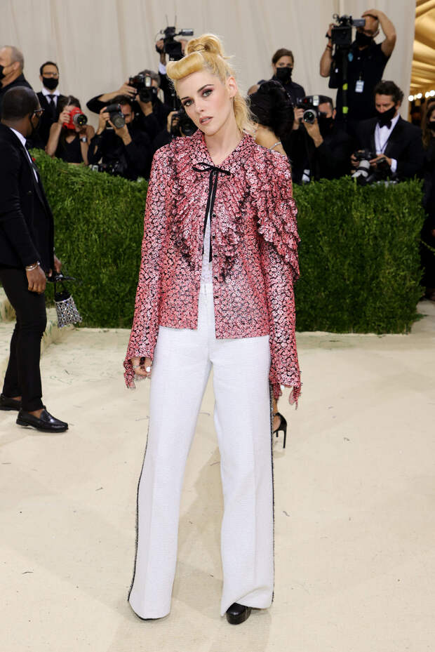 Met Gala-2021: Кристен Стюарт, Лили-Роуз Депп и Дженнифер Лопес Met Gala-2021: Кристен Стюарт, Лили-Роуз Депп и Дженнифер Лопес