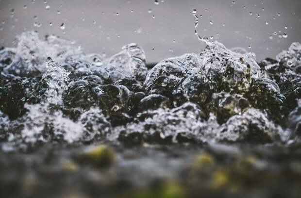 Почему в кипящей воде нет пузырьков, если она разогрета в микроволновке?