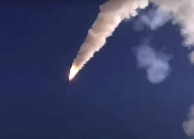 Украинские СМИ опубликовали карту полётов российских ракет и дронов с указанными стрелочками траекториями