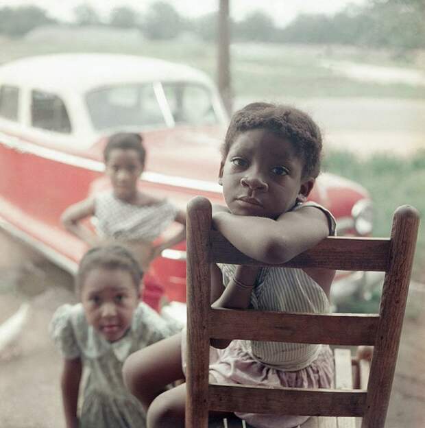 12. Портрет девочки, Шейди-Гроув, Алабама, 1956 г. 20 век, 20 век в цвете, 50-е, 50-е года, жизнь в Америке, жизнь в сша, старые фотографии, сша