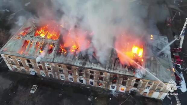 Число пострадавших при пожаре в доме в Ярославле выросло до трех