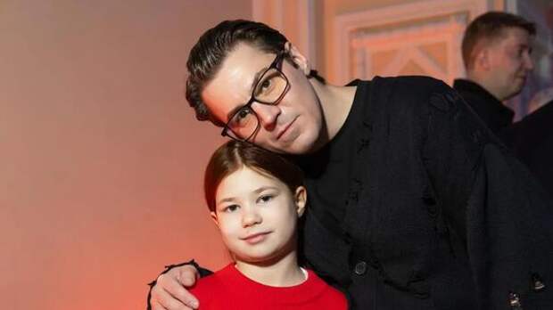 В Сети обсуждают редкое фото экс-мужа Климовой с дочерью