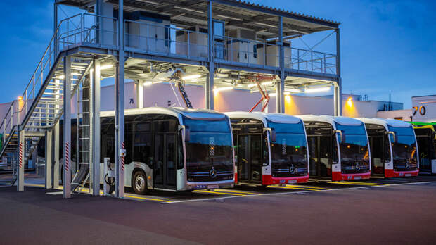 Парковка для электотранспорта от компании Mercedes-Benz/ Фото: mercedes-benz-bus.com