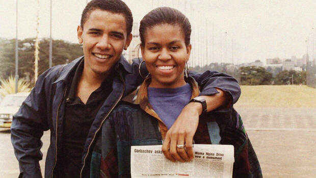 Барак Обама выложил семейное фото со статьей про Горбачева