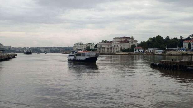 В Севастополе перекрыт рейд