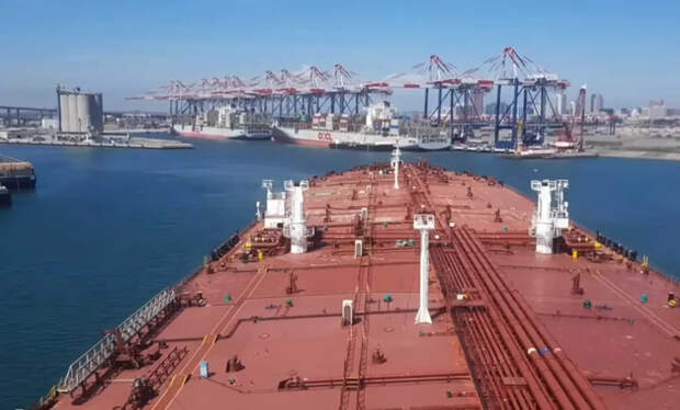 Иран ответил на блокировку США своих портов запретом на экспорт нефтехимии