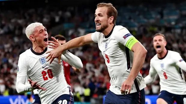 Без сил: Дания проиграла Англии в овертайме полуфинала Евро-2020 даже после отражённого Шмейхелем пенальти