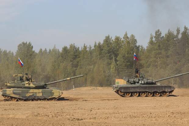 Военнослужащие Ленинградского военного округа отпраздновали юбилейный 110-ый «День танкиста»