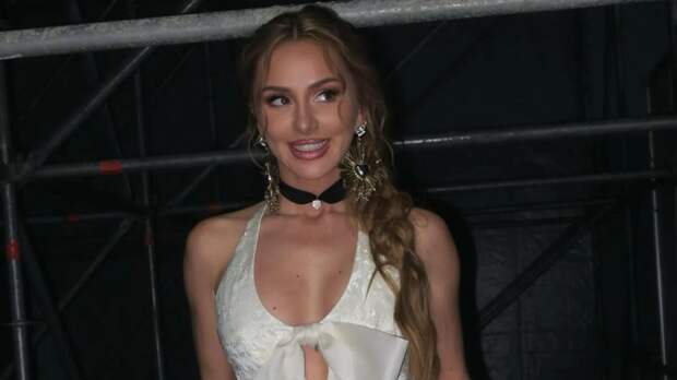 Анна Асти призналась, что часто забывает тексты своих песен: «Одна на другую похожи»