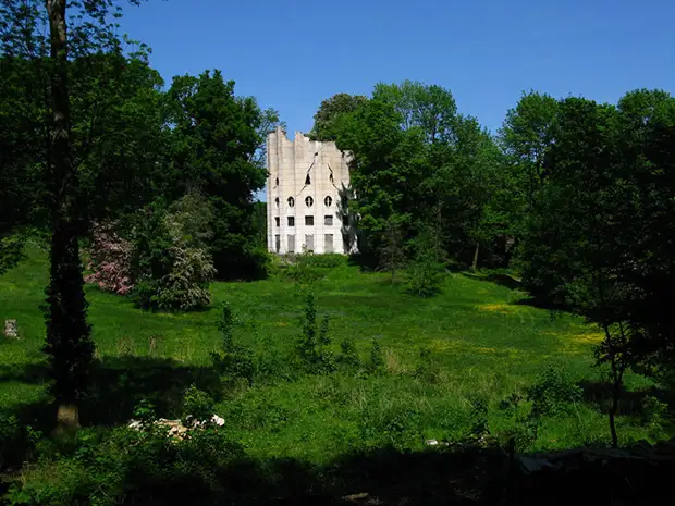 Сейчас Дезерт-де-Рец является объектом исторического наследия. Сейчас Дезерт-де-Рец является объектом исторического наследия.