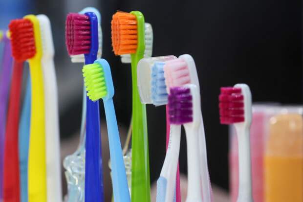 Жительница Тюмени проглотила щетку во время чистки зубов