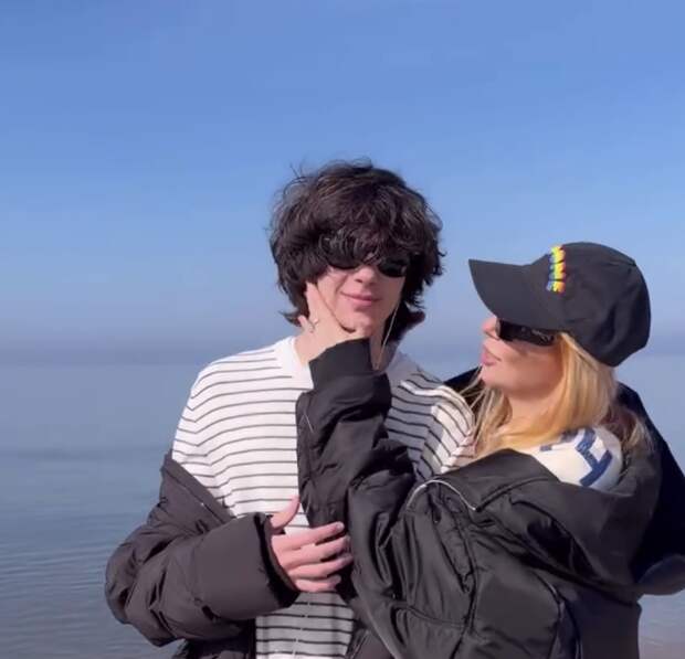 Певица Анастасия Стоцкая показала своего сына-подростка