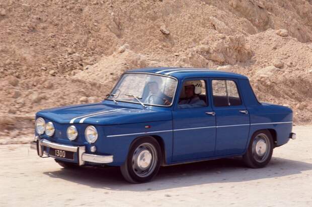 С 1962 года компания Renault приступила к производству еще двух заднемоторных седанов – модели 8 и более элитарной 10. заднемоторная компоновка, седан