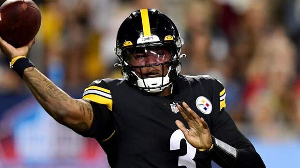 Dwayne Haskins made his debut for the Steelers as he came in under center against the Cowboys (Getty)