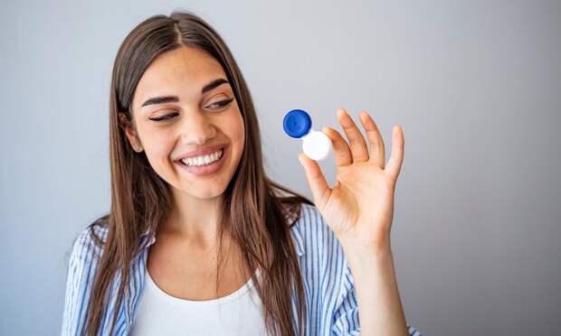 36-летняя женщина носила линзы-ежедневки две недели и ослепла на один глаз