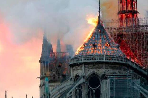 Пожар собора Нотр-Дам-де-Пари
