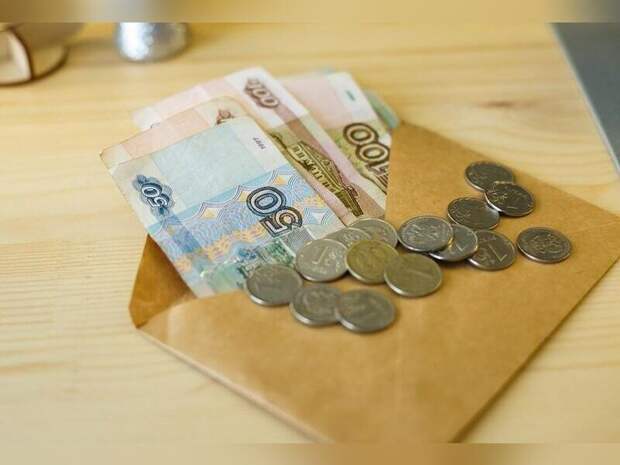 Инна Щеглова пообещала рост зарплат у  неквалифицированных работников  на 1200 рублей»