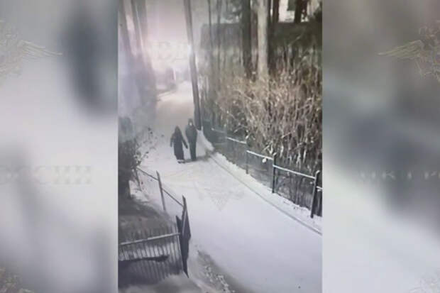 Нашедшийся в съемной квартире с девушкой российский подросток попал на видео