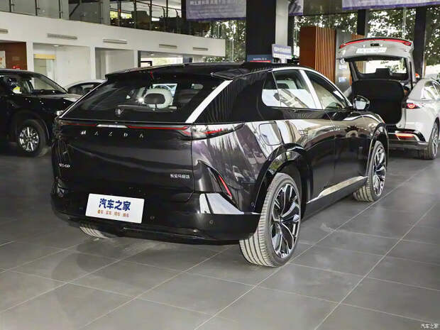 Совершенно новый большой 260-сильный гибридный кроссовер Mazda — очень дешево. Стартовали продажи Mazda EZ-60