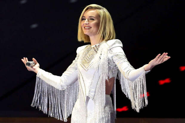 Кибер-барокко и английский особняк XVIII века: как выглядят дачи российских звезд