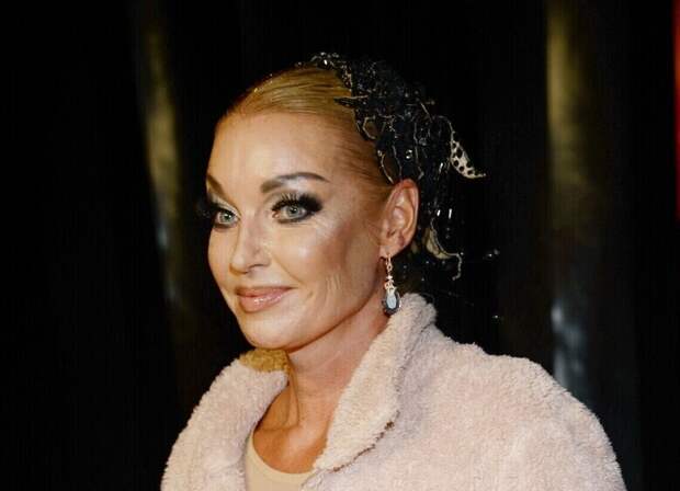 «Я боец»: Волочкова помолилась в церкви после перенесенной операции