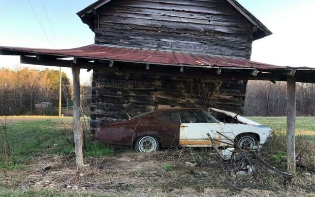Брошенная Chevrolet Impala простояла 35 лет под навесом в поле barn find, chevrolet, авто, автомобили, олдтаймер, ретро авто
