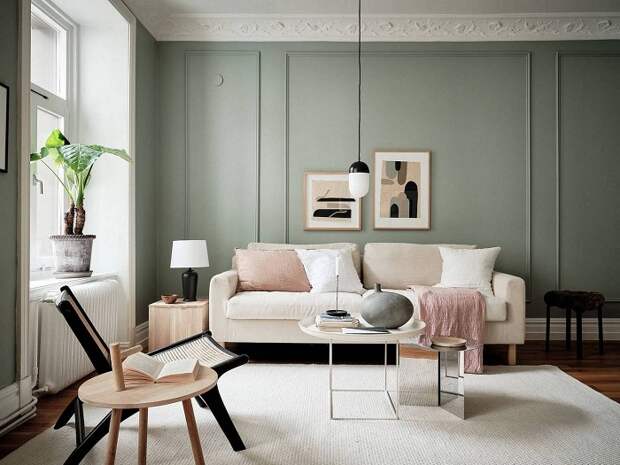 В комнате 60% белого цвета, 30% - серо-зеленого и 10% - нежно-розового. / Фото: almode.ru