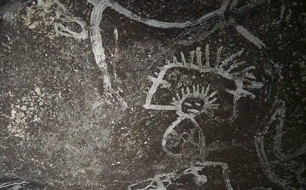 Ученые обнаружили сюрреалистическую наскальную живопись древних! исследование, наскальные рисунки, остров Мона, раскопки, странные вещи, техника, ученые