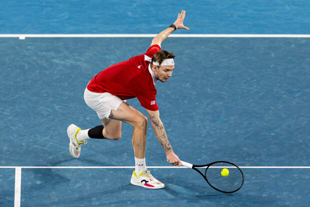 Казахстанский теннисист нецензурно оценил игру соперника во время матча на Australian Open