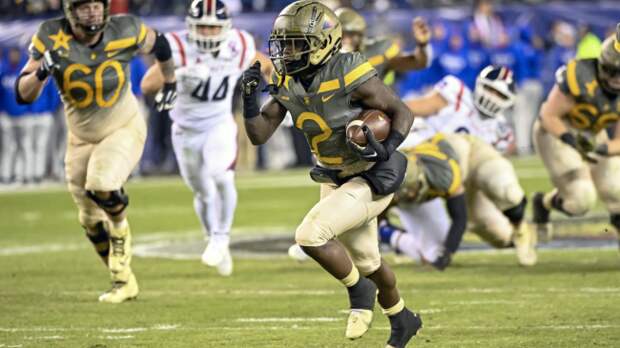 Army runs the ball against Navy.