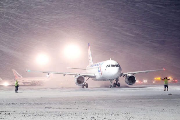 FlightAware: тысячи рейсов отменили в США из-за снежного шторма