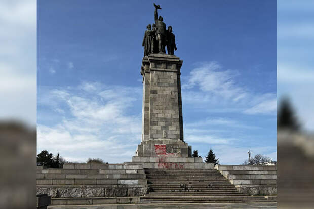 В Софии возобновили снос памятника Советской армии
