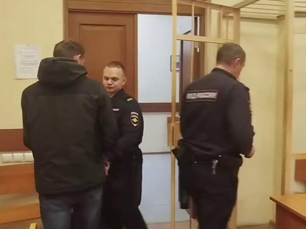 Ярославца, полоснувшего девушку ножом по лицу, взяли под стражу