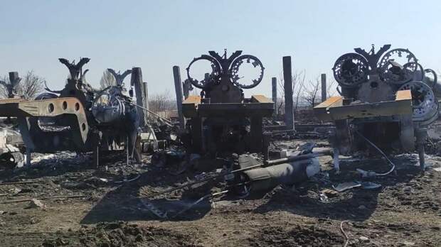 Российские военные поразили ангар с техникой украинских боевиков в Николаевской области