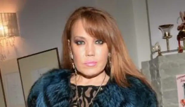 Списавшая наследство со счетов Азиза объявила об эмиграции в Китай