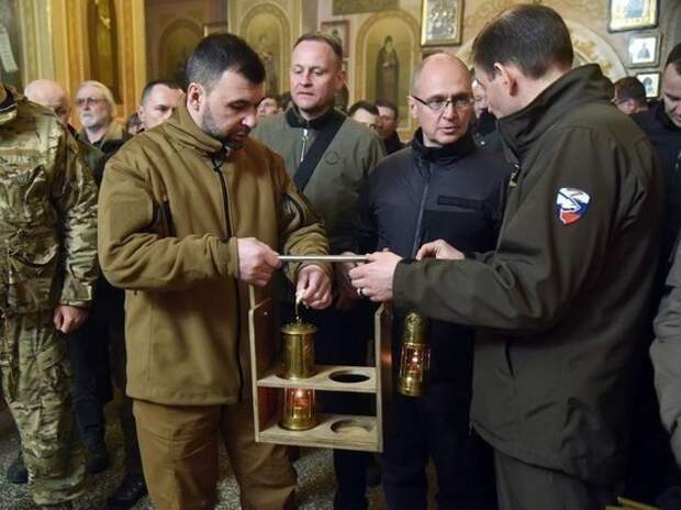 Пасха на Донбассе: секретарь Генсовета партии «Единая Россия» Андрей Турчак помог доставить Благодатный огонь