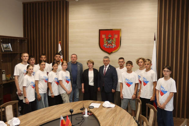 Градоначальник Александр Новиков встретился с юными баскетболистами из Энергодара