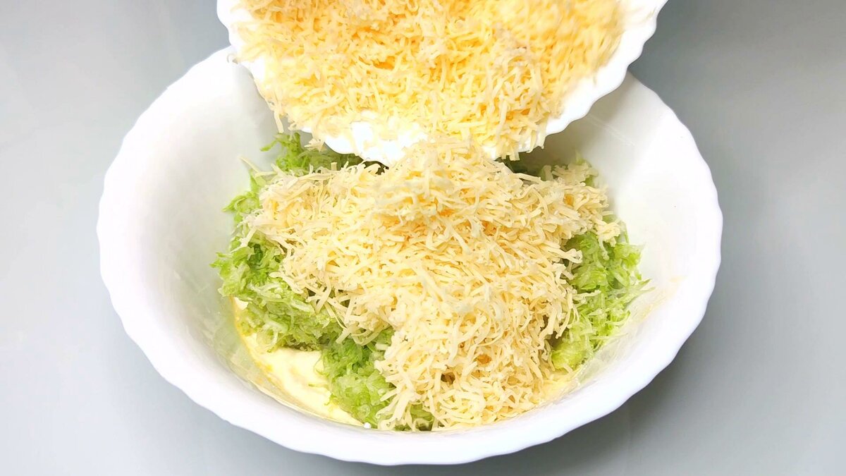 Кабачки у меня исчезают на раз. Невероятно вкусный рецепт из кабачков. Главное, у плиты стоять не нужно