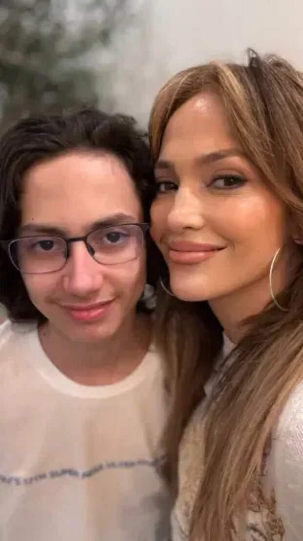 Дженнифер Лопес с сыном/Фото: jlo/Instagram*