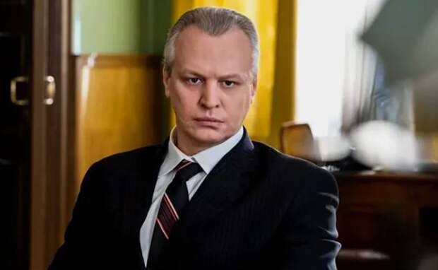 «Ему пророчили смерть в роддоме, а он чуть не выпрыгнул из окна»: почему звезда «Дальнобойщиков» Сергей Юшкевич до сих пор ездит на метро