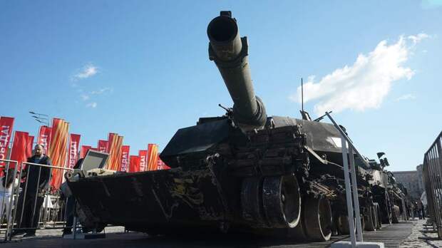 Герой России назвал причину легкого уничтожения Abrams и Leopard
