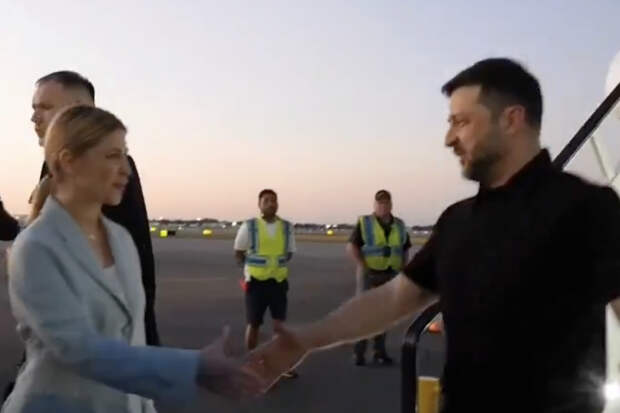 Зеленского высмеяли из-за встречавших его в США «парней в шортах»