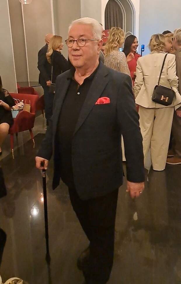 Владимир Винокур появился на дне рождении Лещенко с костылем