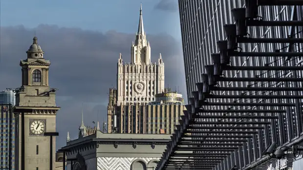 «Несовместимо со статусом»: в МИД РФ порекомендовали украинскому консулу в Петербурге покинуть страну