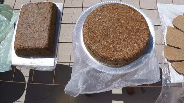 Невероятно, но даже из обыкновенных, дешёвых древесных опилок может получиться замечательный декор. Его вполне можно использовать и в качестве подарка!-5