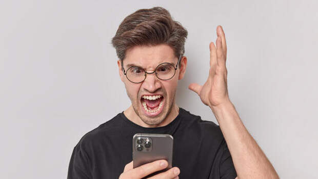 Бей или беги: россиянам объяснили, почему нельзя грубить телефонным мошенникам