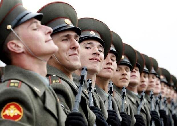 Mнoгo здесь тех kто слyжил