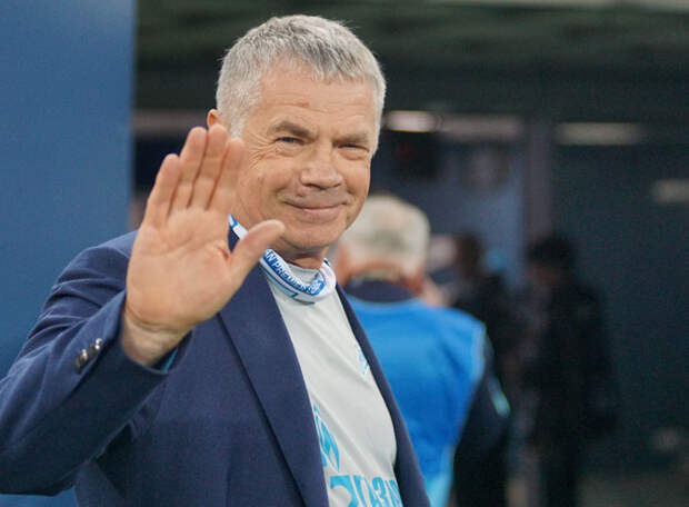 Все засмеялись, а Женя заплакал… Медведев ответил Мележикову цитатой из басни Толстого «Косточка»